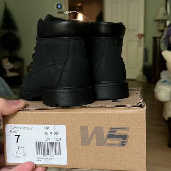 NWT BOYS WORK BOOTS SIZE 7 - Picture 3 of 3